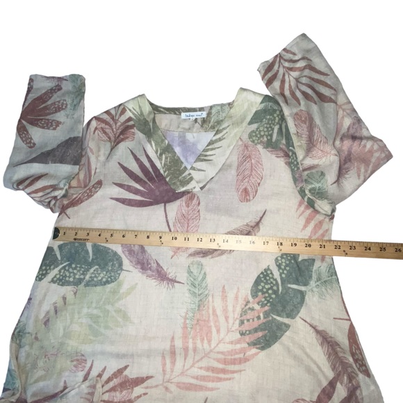 Indigo Soul Feather Tropical Print V-Neck Roll Tab Sleeves Top - Women’s Large - Picture 3 of 13